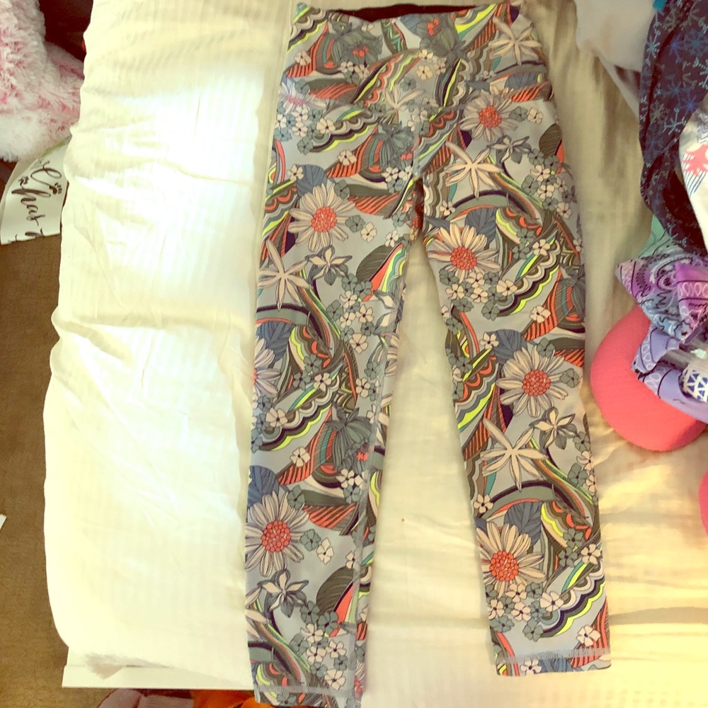 Victoria Secret Sport “Knockout” Capri Leggings